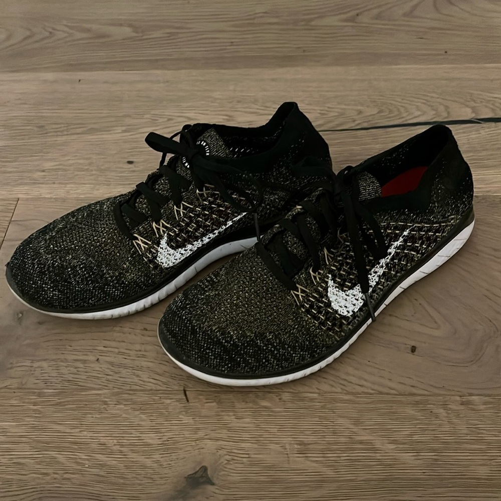 Nike flyknit sneakers size M8/W9